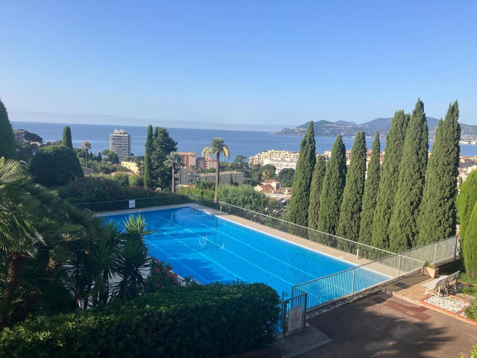 Calme Et Elegant Avec Vue Apartment